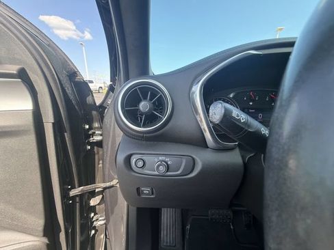 Used 2020 Chevrolet Blazer LT FWD image 17