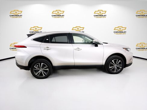 Used 2022 Toyota Venza LE image 8