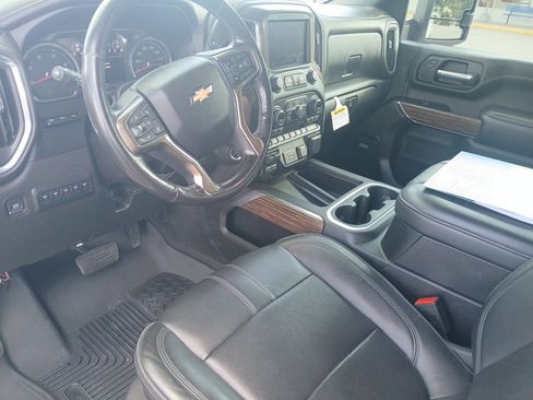 Used 2022 Chevrolet Silverado 2500 High Country w/ Technology Package AWD/4WD image 10