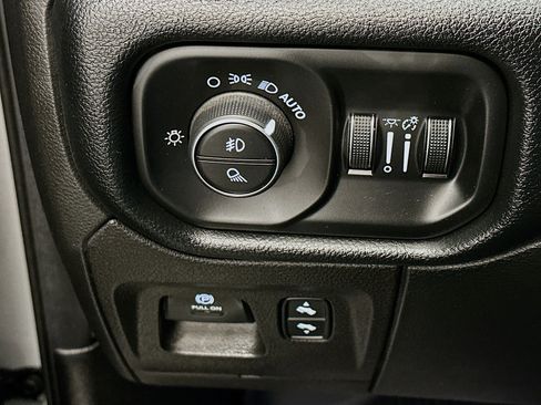 Used 2022 RAM 1500 Laramie AWD/4WD image 17