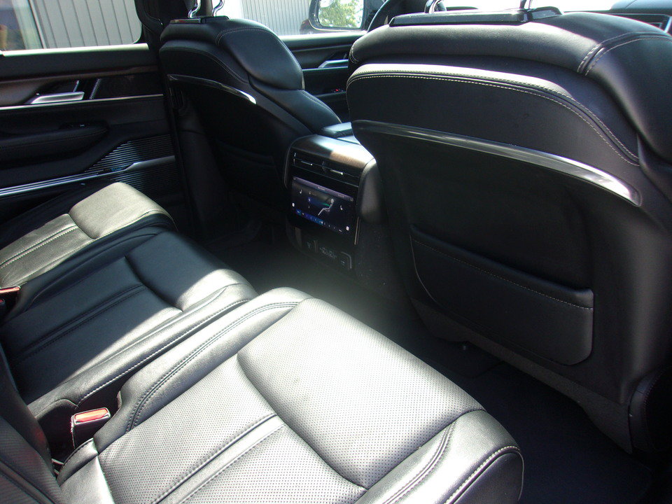 Used 2024 Jeep Grand Wagoneer L 4WD w/ Flexible Seating Group image 15