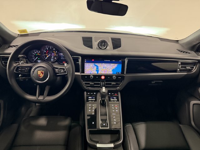 Certified 2026 Porsche Macan AWD/4WD image 15