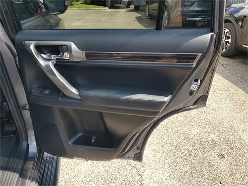 Used 2023 Lexus GX 460 Premium w/ Premium Package image 33