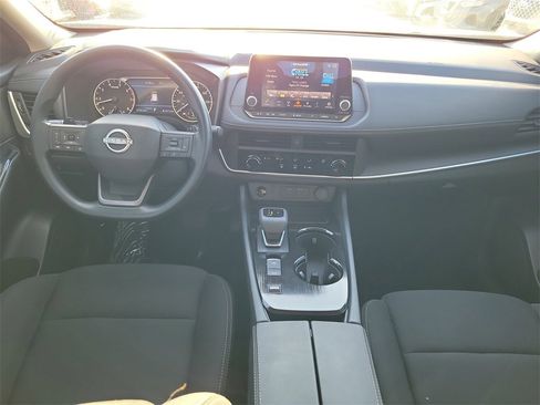 Used 2025 Nissan Rogue S image 15