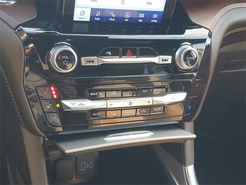 Used 2024 Ford Explorer King Ranch w/ Technology Package image 29