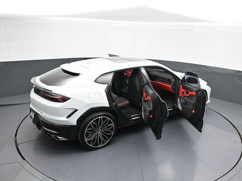Used 2025 Lamborghini Urus SE AWD/4WD image 50