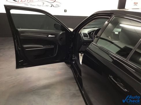 Used 2018 Chrysler 300 Touring w/ Sport Appearance Package image 19