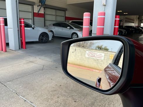 Used 2025 Nissan Versa SV image 18