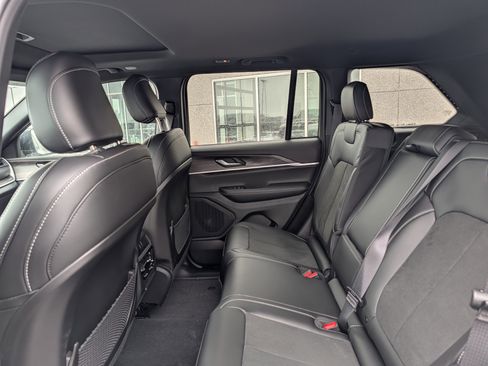 New 2026 Jeep Grand Cherokee Altitude image 6