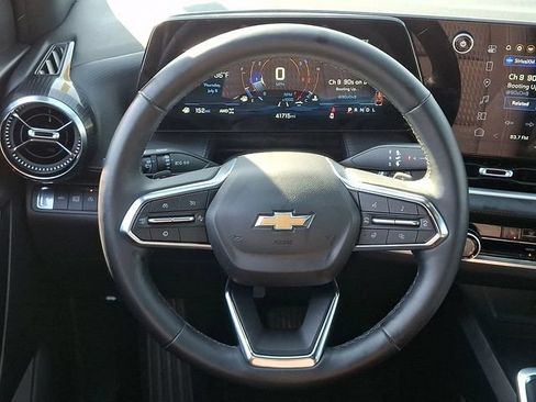 Used 2025 Chevrolet Equinox LT AWD/4WD image 19