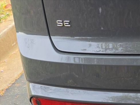 Used 2021 Volkswagen Atlas Cross Sport SE image 9