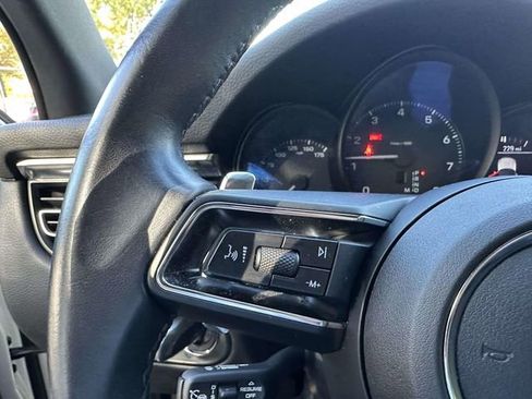Used 2024 Porsche Macan image 31