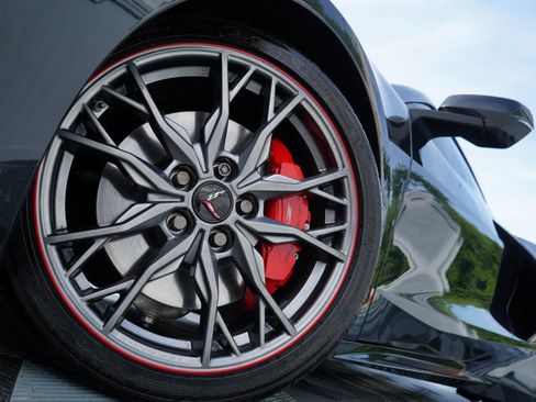 Used 2024 Chevrolet Corvette Stingray Preferred Cpe w/ Z51 Performance Package RWD image 92