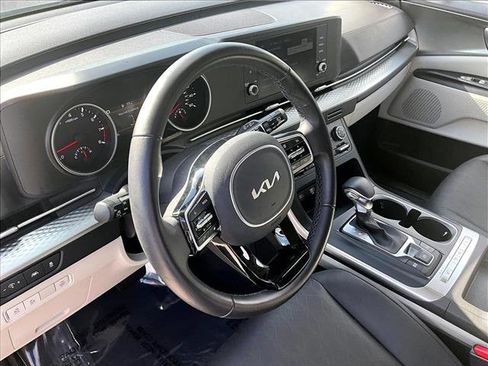 Used 2023 Kia Carnival LX FWD image 14