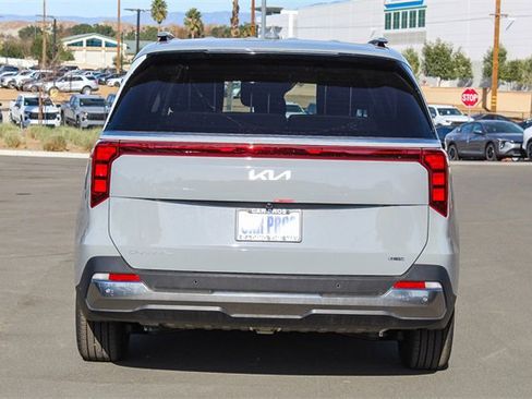 New 2026 Kia Carnival SX image 8