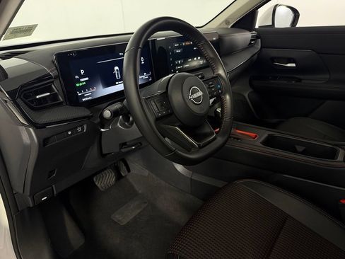 Used 2025 Nissan Kicks SR FWD image 20