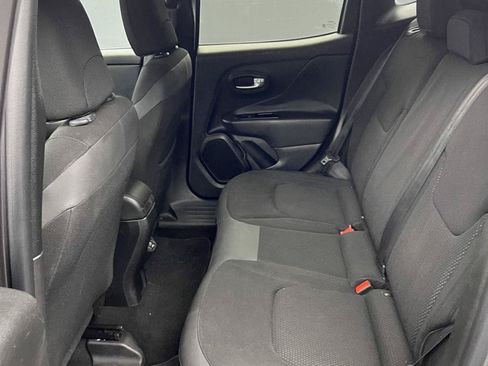 Used 2019 Jeep Renegade Altitude w/ Quick Order Package 2XM FWD image 16