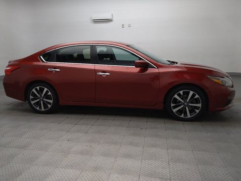 Used 2016 Nissan Altima 2.5 SR FWD image 11