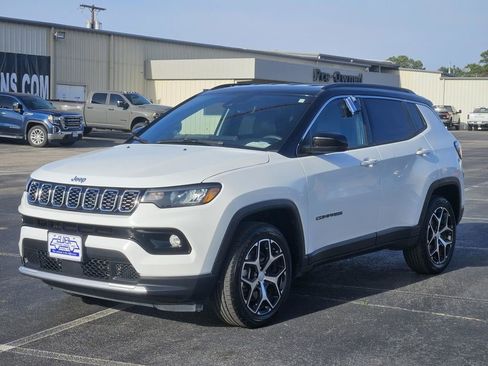 Used 2024 Jeep Compass Limited image 3