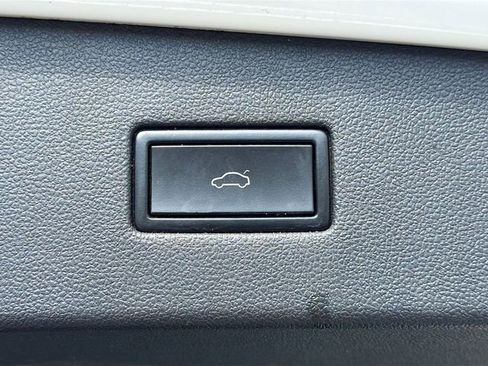 Used 2020 Volkswagen Tiguan SEL w/ 3rd Row Seat Package image 13