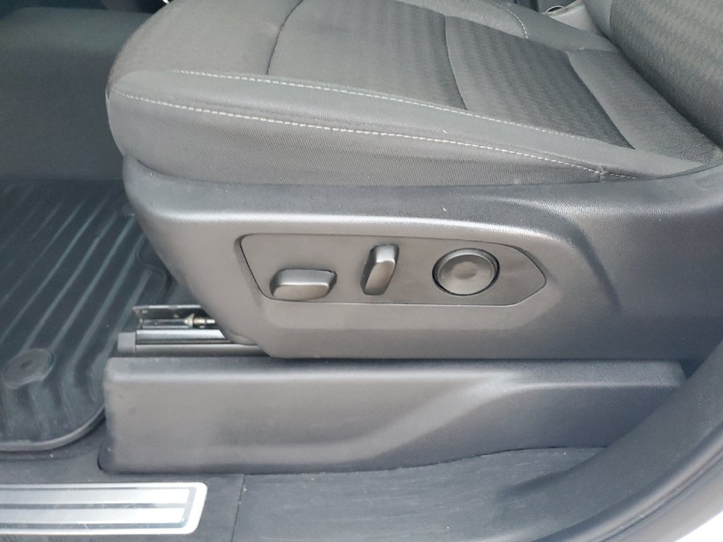 Used 2025 Chevrolet Silverado 3500 LT w/ Safety Package AWD/4WD image 16