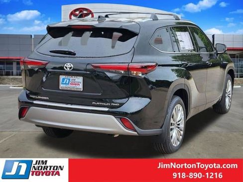 New 2026 Toyota Highlander Platinum AWD/4WD image 3