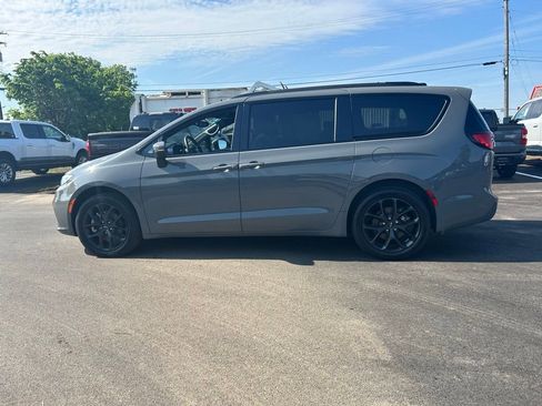 Used 2023 Chrysler Pacifica Touring-L w/ S Appearance Package AWD/4WD image 5