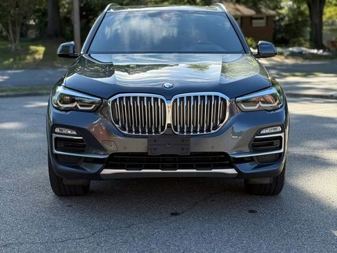 Used 2021 BMW X5 xDrive40i w/ Premium Package 2 AWD/4WD image 2