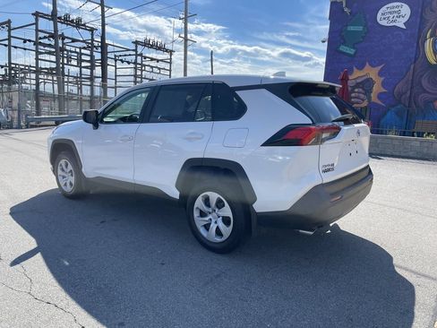 Certified 2024 Toyota RAV4 LE AWD/4WD image 3