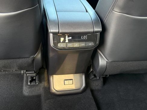Used 2023 Toyota Highlander XSE FWD image 29