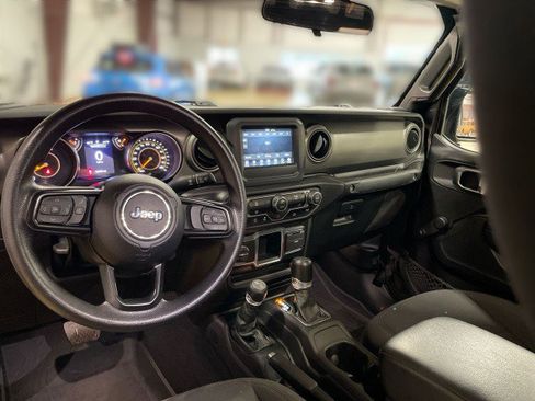 Used 2023 Jeep Gladiator Sport image 3