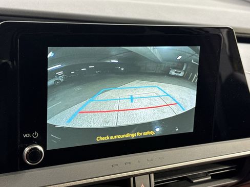 Used 2024 Toyota Prius Prime FWD image 31