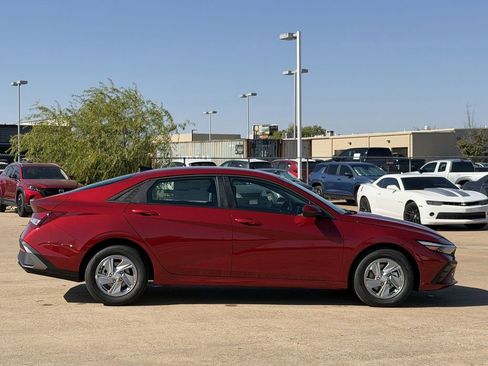 New 2026 Hyundai Elantra SE image 3