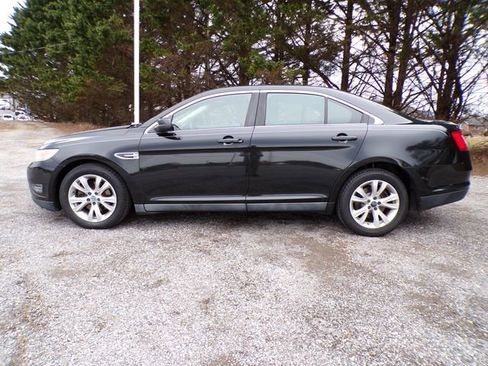 Used 2010 Ford Taurus SEL image 2