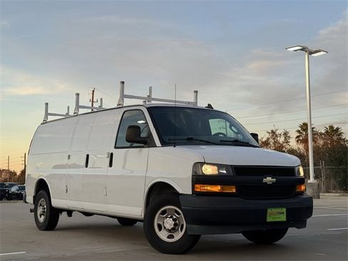 Used 2018 Chevrolet Express 2500 Extended image 2