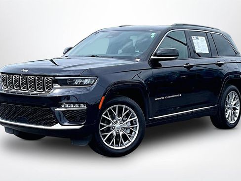 Used 2024 Jeep Grand Cherokee Summit w/ Luxury Tech Group V AWD/4WD image 3