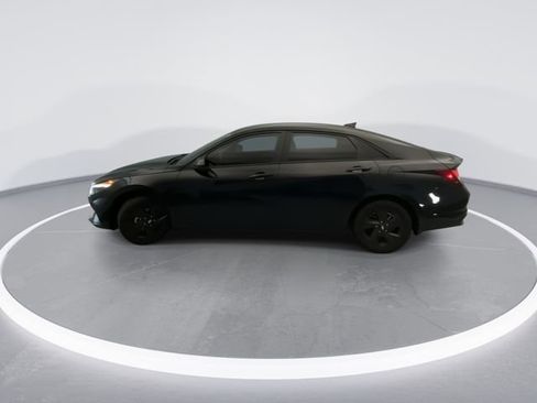 Used 2023 Hyundai Elantra SEL FWD image 3