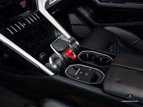Used 2020 Lamborghini Urus AWD/4WD image 26