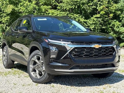 New 2026 Chevrolet Trax LT w/ LT Convenience Package FWD image 2