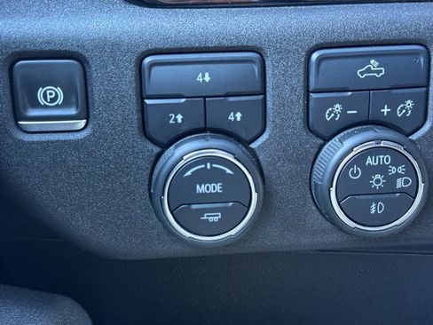 Used 2025 Chevrolet Silverado 2500 LT w/ Leather Package image 19