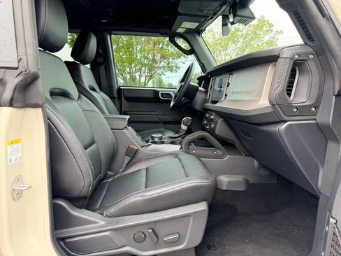 New 2026 Ford Bronco Outer Banks w/ Sasquatch Package AWD/4WD image 11