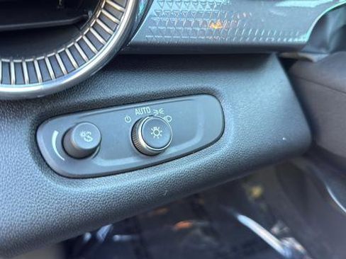 Used 2025 Chevrolet Trax ACTIV FWD image 13