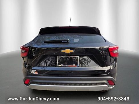 Certified 2025 Chevrolet Trax LT w/ LT Convenience Package FWD image 4