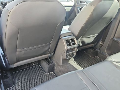 Used 2021 Volkswagen Tiguan SE AWD/4WD image 18