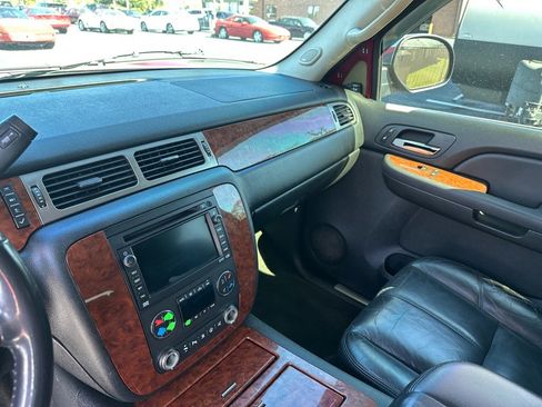 Used 2007 Chevrolet Tahoe LTZ w/ LTZ Preferred Equipment Group image 18