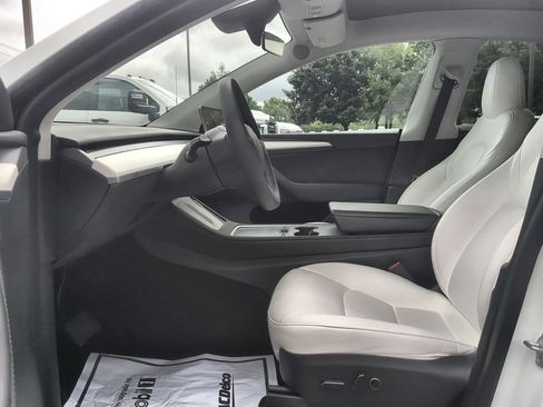 Used 2023 Tesla Model Y 2WD image 19