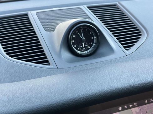 Certified 2026 Porsche Macan image 25