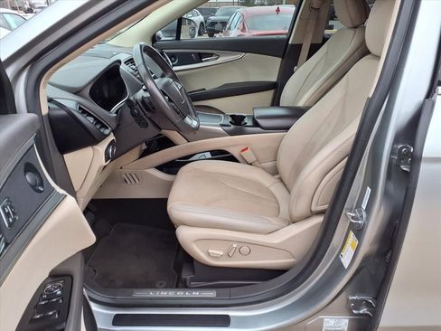 Used 2020 Lincoln Nautilus Reserve w/ Cargo Utility Package image 18