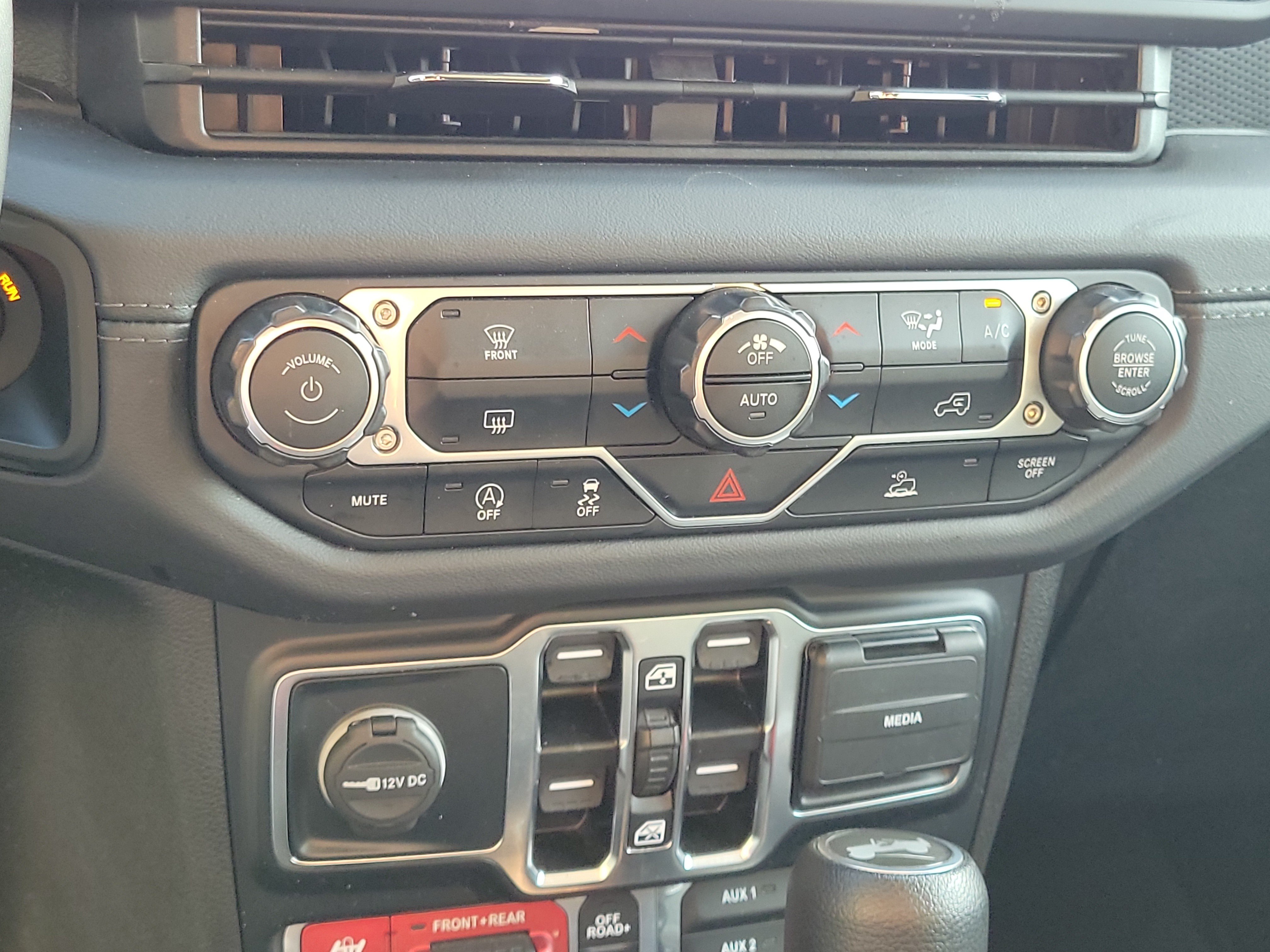 Used 2024 Jeep Wrangler Unlimited Rubicon AWD/4WD image 27