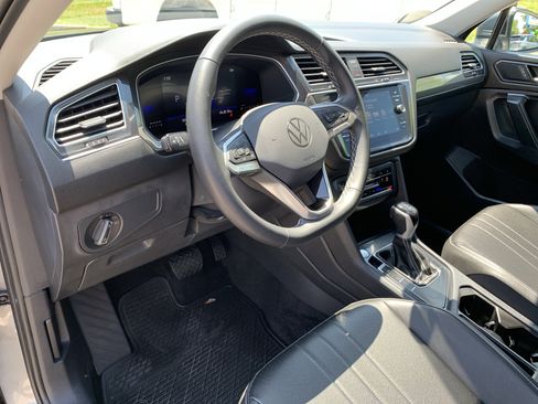 Used 2023 Volkswagen Tiguan SE FWD image 15